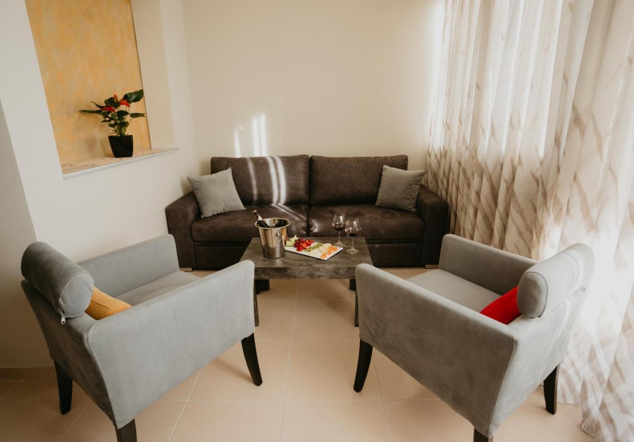 Hotel Miki Durres Exterior photo